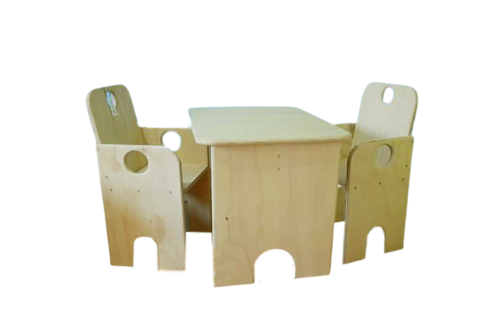 mesa infantil de madera con sillas 