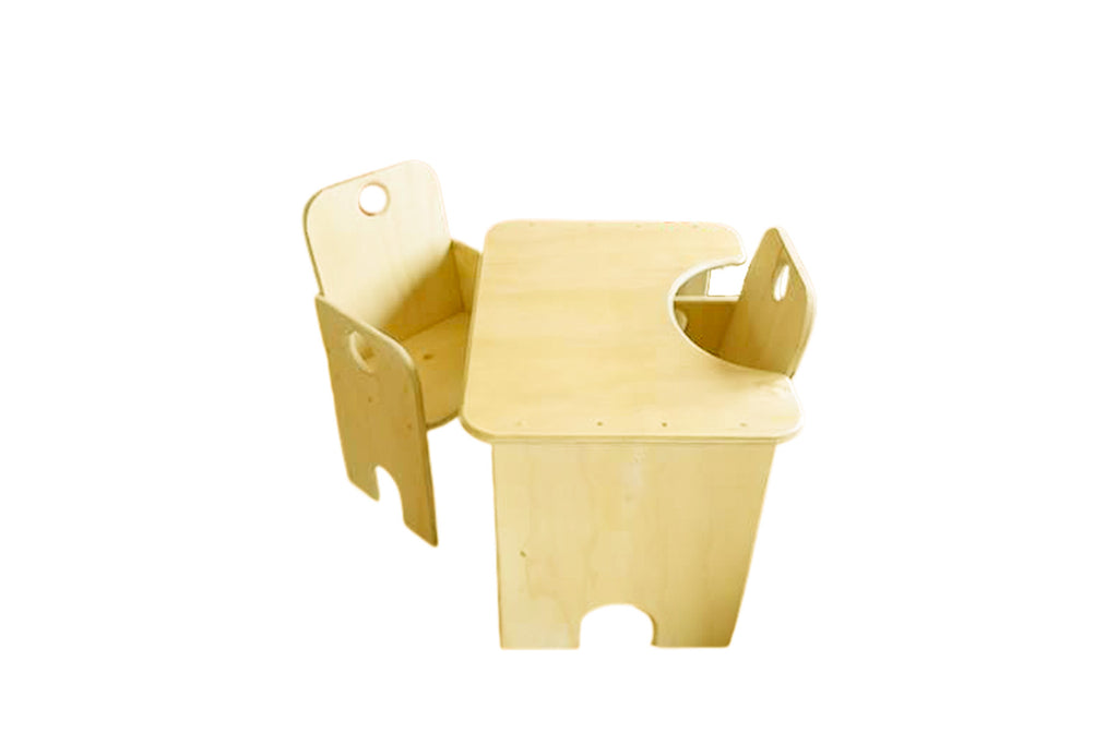 mesa infantil de madera con sillas con escotadura