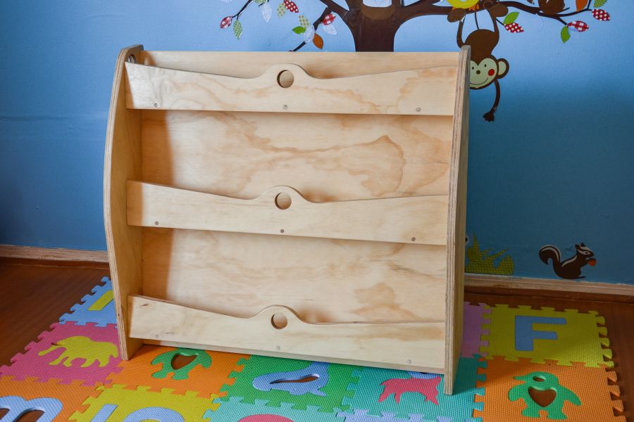 librero montessori de madera