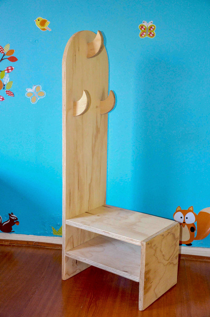 Perchero de madera Montessori